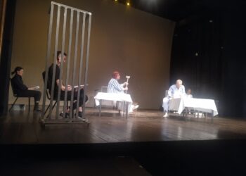 „Chwała bohaterom” w teatrze