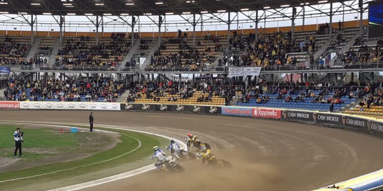 Pierwsze zwycięstwo Stali „rzutem na taśmę”