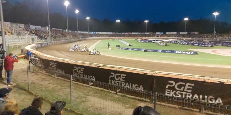 Stal rozbija GKM na jego torze!