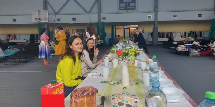 Wielkanocne śniadanie dla uchodzców w Gorzowie