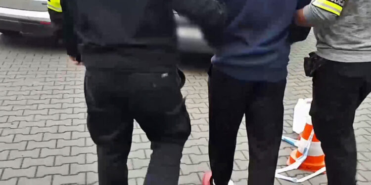 Groził mężczyźnie przedmiotem przypominającym broń. Teraz grozi mu do 5 lat więzienia