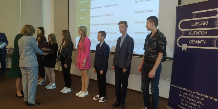 Najzdolniejsi uczniowie z nagrodami