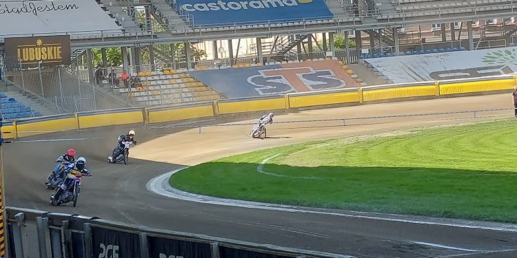 Stal Gorzów z fruwającym Paluchem, nie dała szans rywalom.