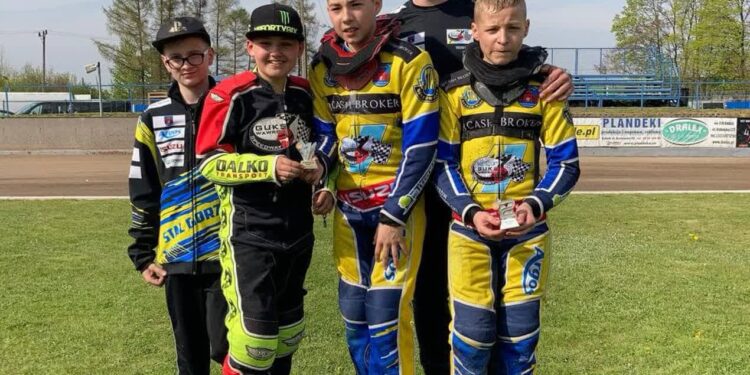 Mocny początek mini żużlowców GUKS Speedway Wawrów