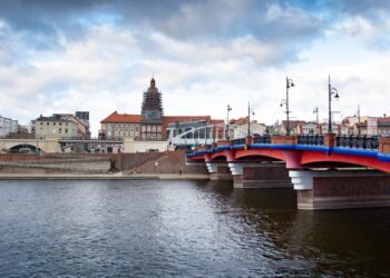 Mężczyzna skoczył do Warty. Trwają poszukiwania