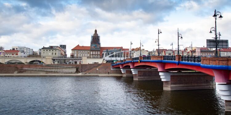 Mężczyzna skoczył do Warty. Trwają poszukiwania