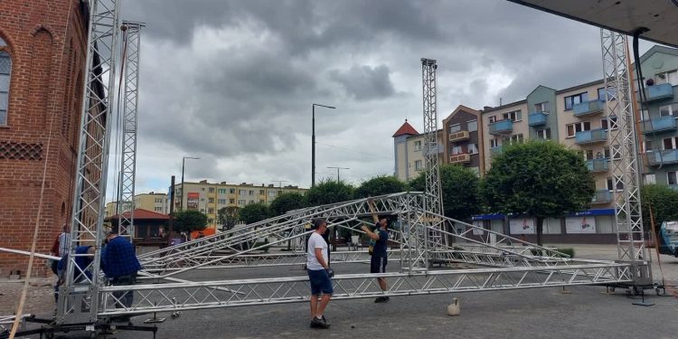 Ustawiają scenę. Wystąpią na niej gwiazdy