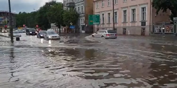 Ulewa nad Gorzowem i znów zalane ulice