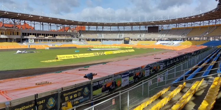 Policja w siedzibie Stali. Chodzi o śledztwo w sprawie miejskiej dotacji