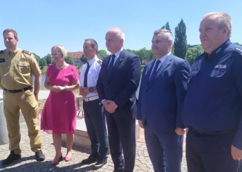 Uczniowie odpoczywają, służby czuwają