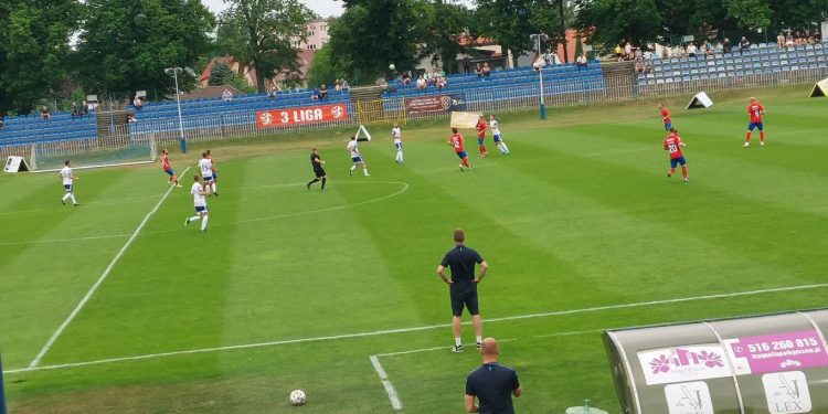 Bezradna w ofensywie, dziurawa w defensywie: Warta przegrała i ciągle jest zagrożona