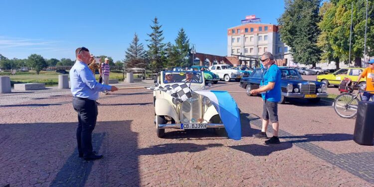 Zabytkowe pojazdy wyjechały z Gorzowa. Zobacz zdjęcia