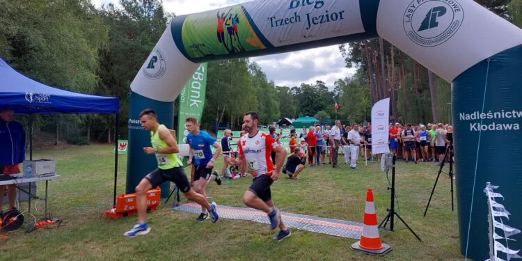 Pobiegli wzdłuż trzech jezior