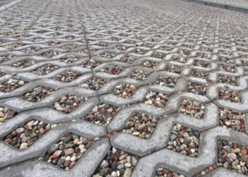 Ażurowy parking na Dunikowskiego