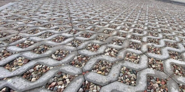 Ażurowy parking na Dunikowskiego