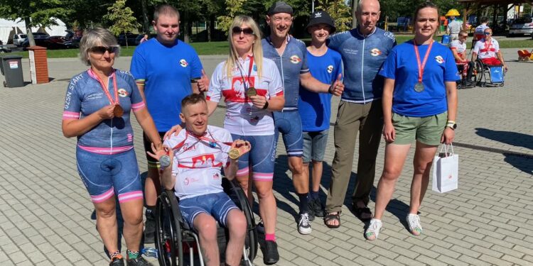 Kolarze GZSN Start z medalami MP