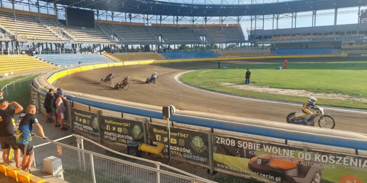 Młodzi stalowcy najlepsi na swoim torze