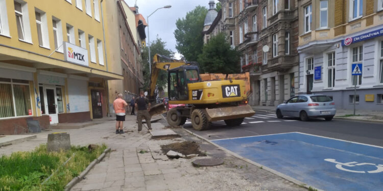 Tuptuś na ul. Drzymały. Żeby pieszym było lepiej