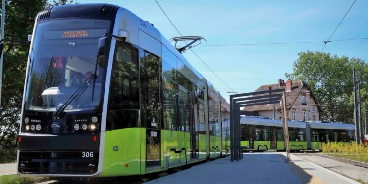 Opóźnienia w dostawie tramwajów od PESY
