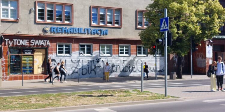 Trwa oczyszczanie elewacji Łaźni Miejskiej