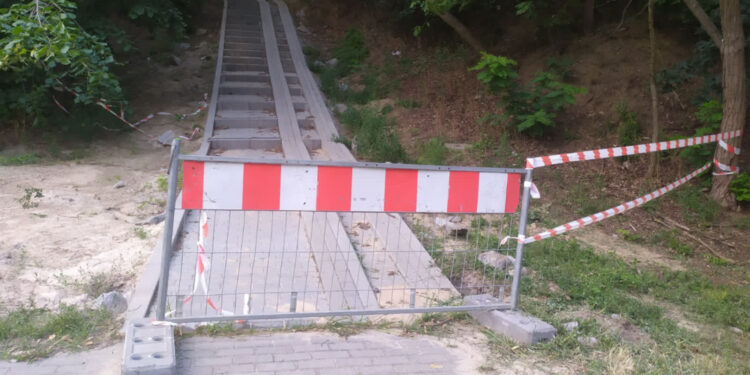 Schody zamknięte ze względów bezpieczeństwa