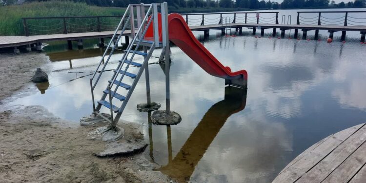 W oczekiwaniu na wyniki wody z Karnina