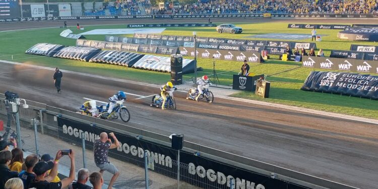 Stal dostaje lanie w meczu o pietruszkę, a w playoffach pojedzie z Apatorem