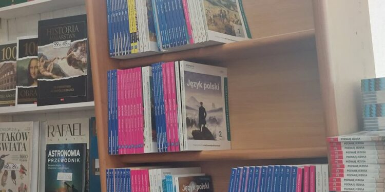 W księgarniach i papierniczych ruch w pełni