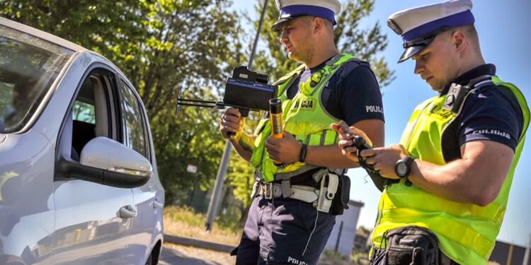 Policjanci w trosce o bezpieczny weekend