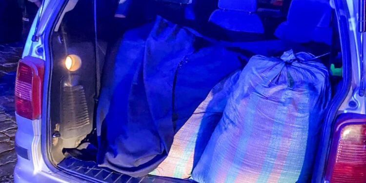 Aż 200 kg nielegalnego tytoniu w osobówce