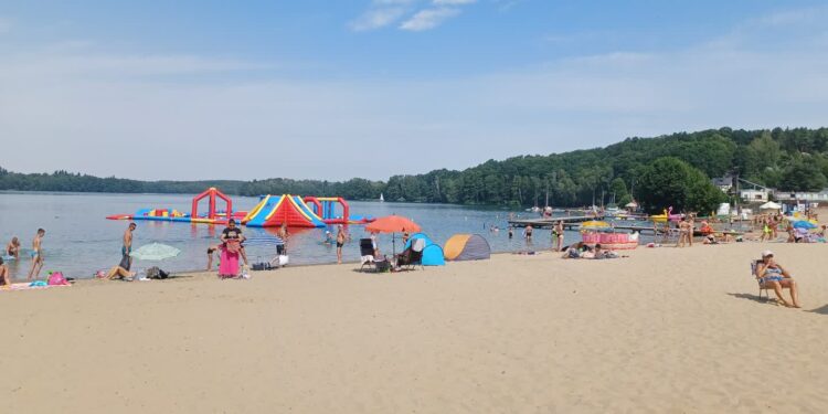Zalety plaży nad jeziorem Lipie
