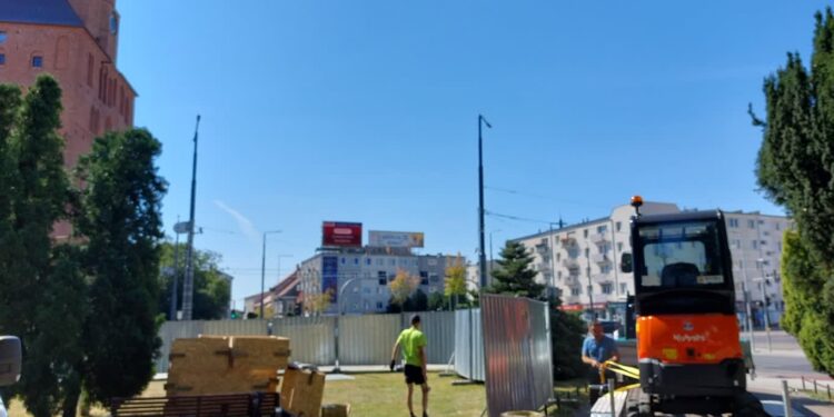 Rozpoczął się montaż instalacji na skwerze Wydarzeń Gorzowskich