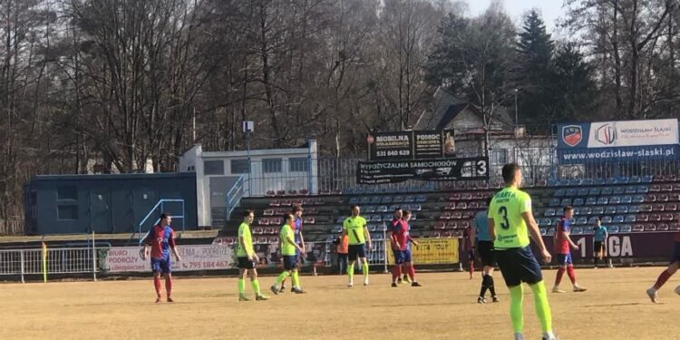 Trzecioligowa środa: Stilon u siebie, Warta na wyjeździe