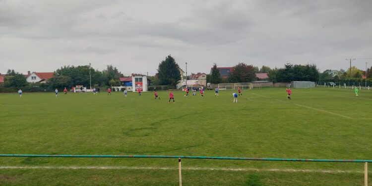 Kobiece derby dla mocnego czwartoligowca