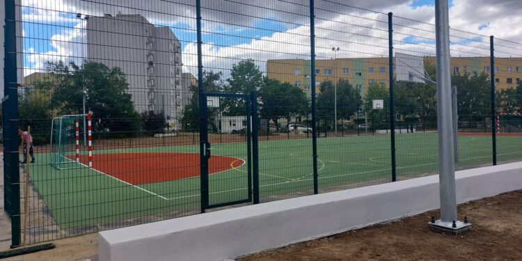 Nowe boisko przy SP 20