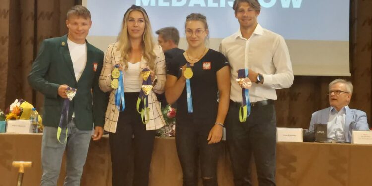 Mistrzowie przywitani w ZWKF