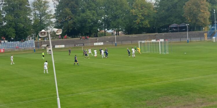 Osłabiona Warta podejmie niepokonanego lidera