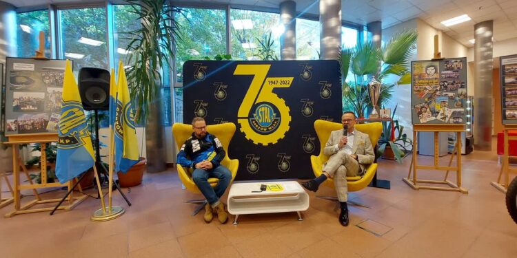 75 lat na zdjęciach i plakatach – Stal zaprasza do…biblioteki i Spichlerza