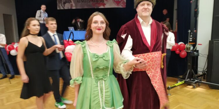 Bal Kościuszkowski w I LO czyli historia w blasku kuli