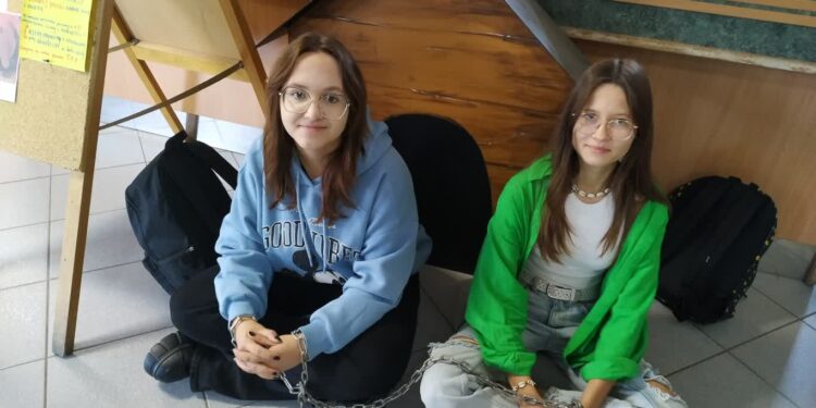 W I LO „Zerwali Łańcuchy” !