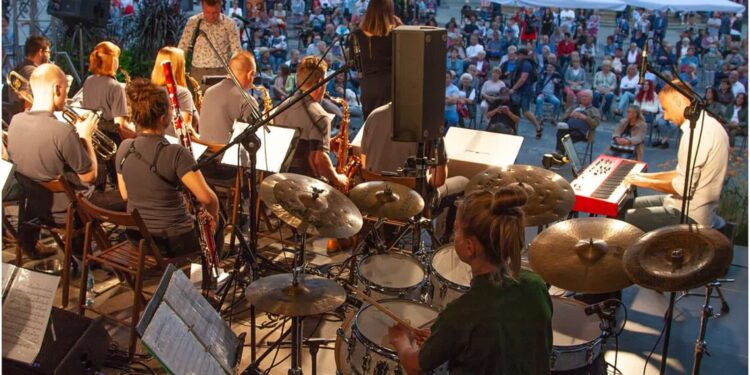 Big-Band z piosenkami Kabaretu Starszych Panów
