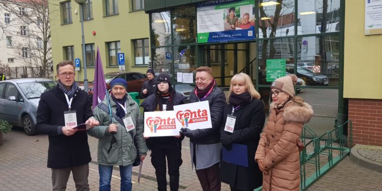 Lewica rozpoczyna zbiórkę podpisów pod projektem ustawy o rencie wdowiej