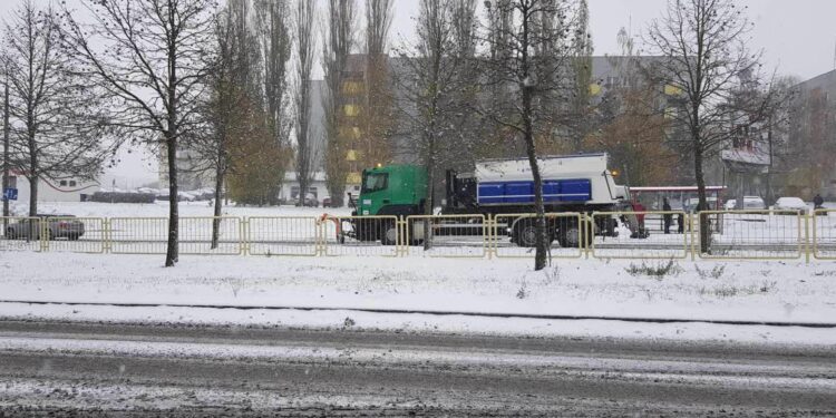 Ciężko na drogach. Inneko zapewnia, że pracują pełną parą