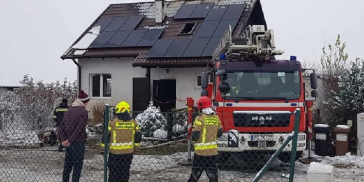 Pożar w Deszcznie. Jedna ofiara śmiertelna