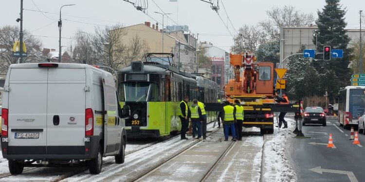 Wykoleił się tramwaj. Są utrudnienia dla pasażerów