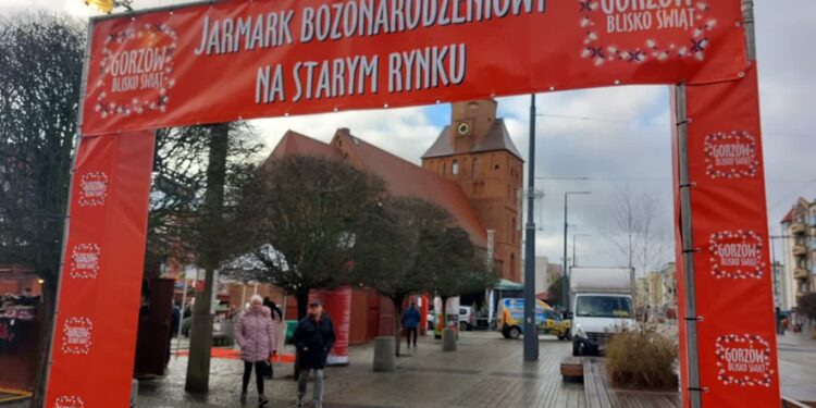 Dlaczego Bożonarodzeniowy jarmark zmieniono na „świąteczny targ”?
