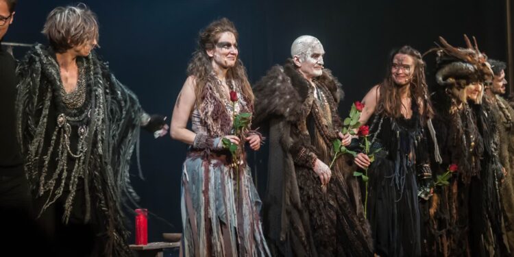 Brawa dla spektaklu „Gusła”