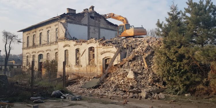 Rozpoczęły się prace rozbiórkowe na ul. Jancarza