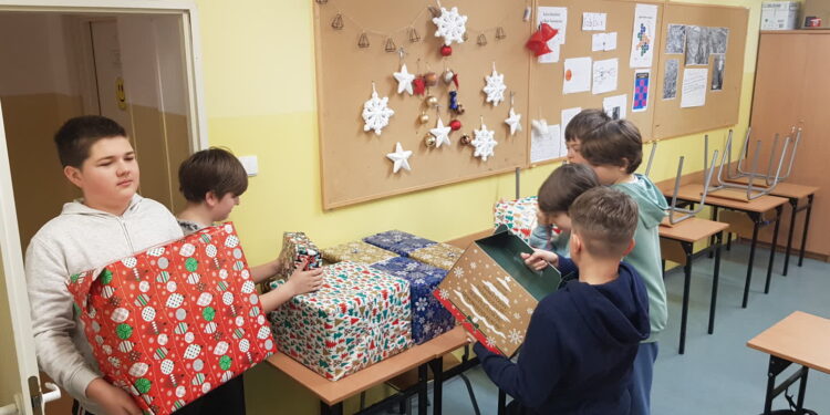 Klasa rodzinie na Boże Narodzenie w społecznej SP w Gorzowie