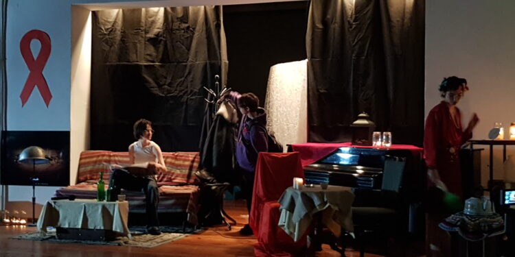 Spektakl „Z pamiętnika narkomana i narkomanki” w liceum plastycznym